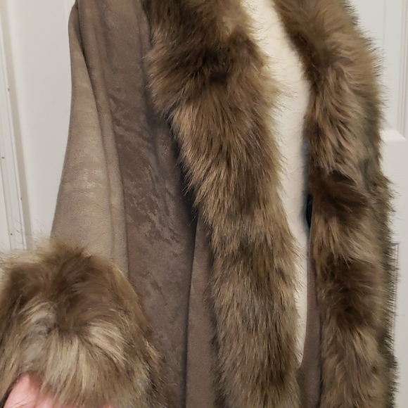 Faux Fur Knit Poncho - Picture 3 of 5